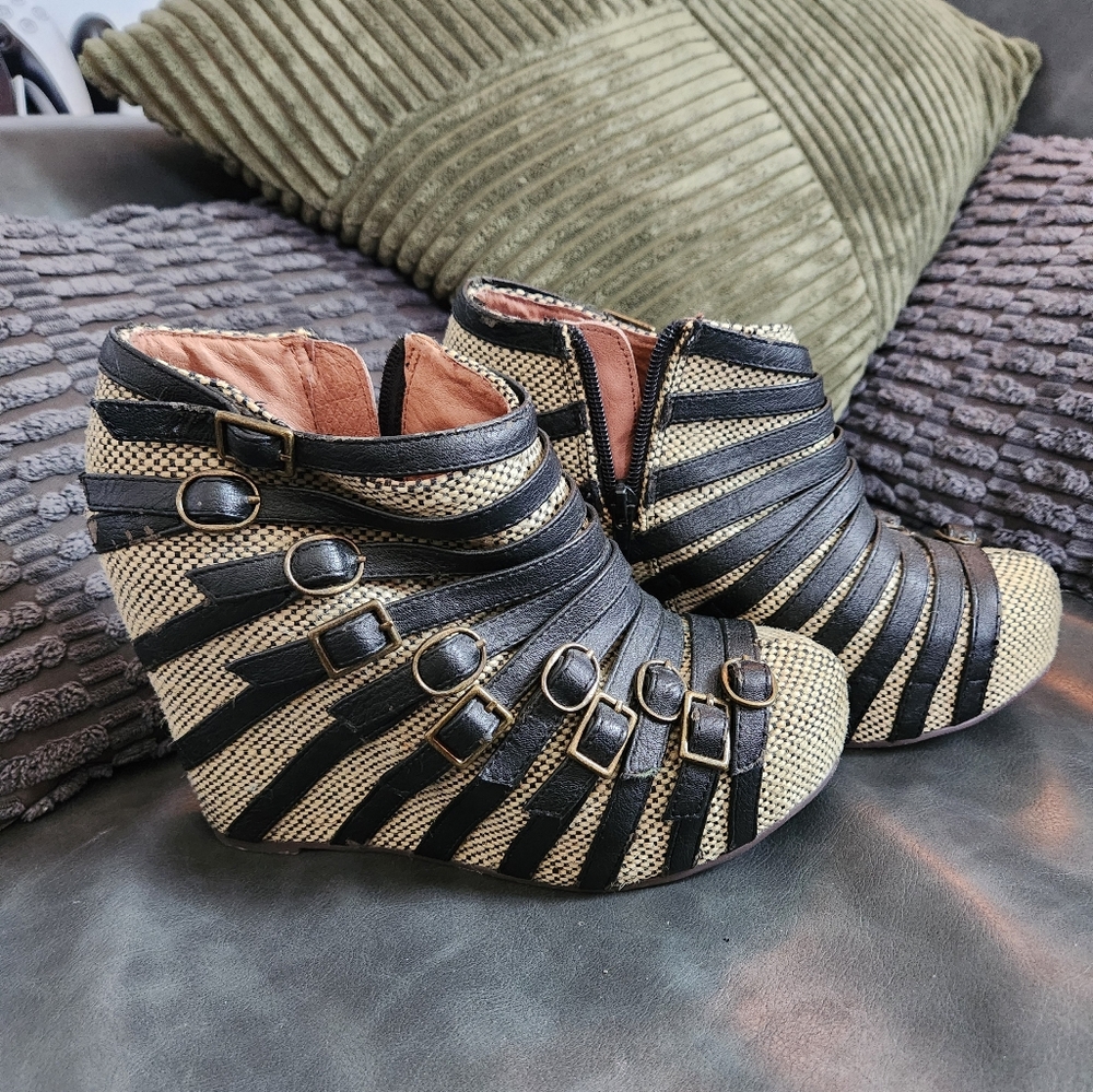 *SOLD* Jeffery Campbell Platform Booties